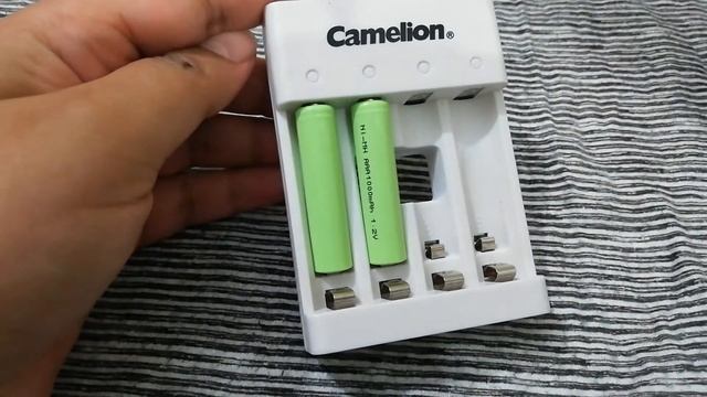 Rechargeable cells and camelion AA and AAA cell charger смотреть онлайн