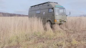 САМЫЙ НЕОБЫЧНЫЙ АВТОДОМ! ЖИВЕТ В АВТОДОМЕ КРУГЛЫИ ГОД NISSAN CIVILIAN