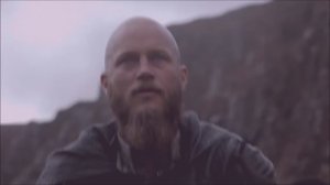 В шторме викинг и меч