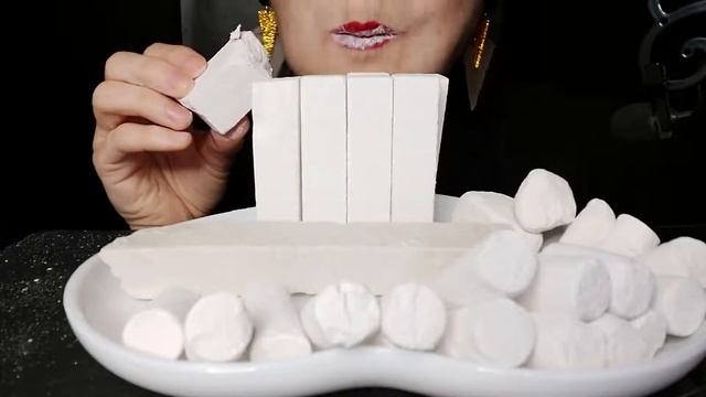 хруст, асмр , ем мел, мелоежка, ням ням , лайки, мел, хруст , асмр.