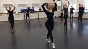 КОМБИНАЦИИ ПРЫЖКОВ И ВРАЩЕНИЙ КЛАССИЧЕСКОГО ТАНЦА