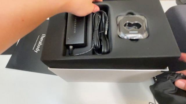 Theragun PRO (4th Generation) Unboxing! смотреть онлайн