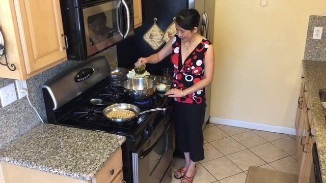 Whole Wheat Pasta Cauliflower In Seasoned Tomato Sauce-Vegetarian Food Recipes-Italian Cuisine смотреть онлайн