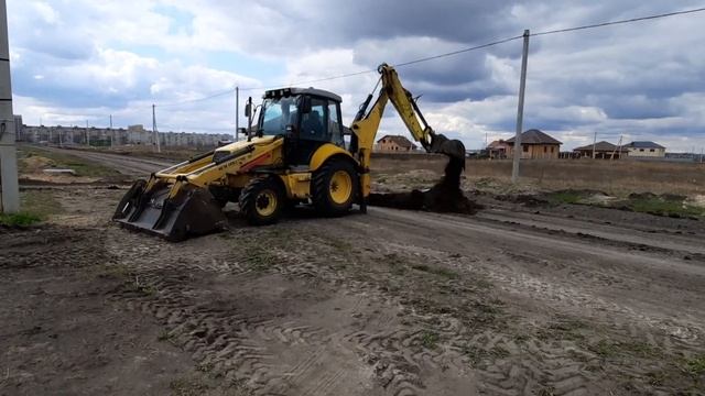 Копаем траншею, подводим воду к участку через дорогу. смотреть онлайн