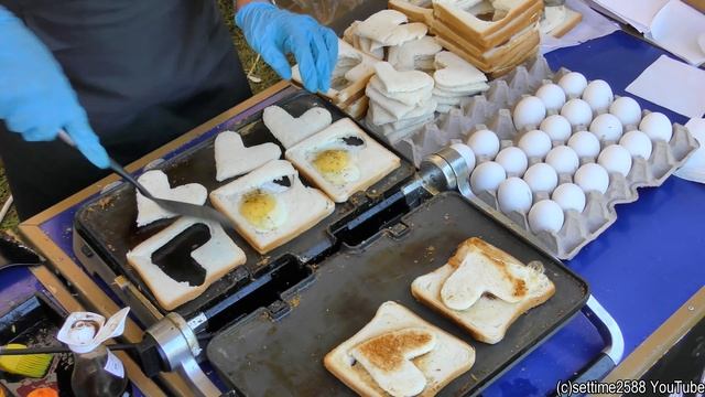 Fried Eggs inside Bread Toast. Minsk Street Food, Belarus смотреть онлайн