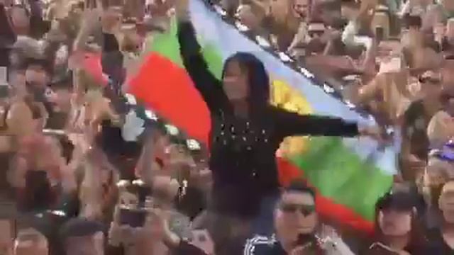 AMAR AZUL - YO TOMO VINO Y CERVEZA (EN VIVO)