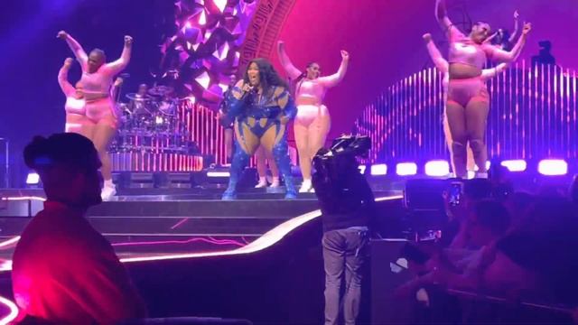 Lizzo - special tour o2 arena London 16.3.23 - 2 be loved ( are you ready?) смотреть онлайн