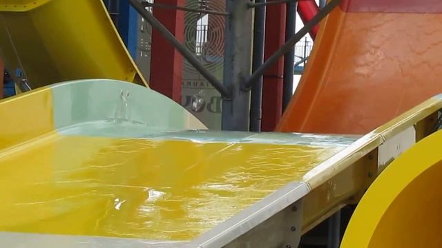 Аквапарк Одесса Надюша и Танюша на атракционе смотреть онлайн