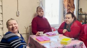 Одежда для малыша Вити и Кати. Привезли диван. Мыло своими руками.  404 Серия