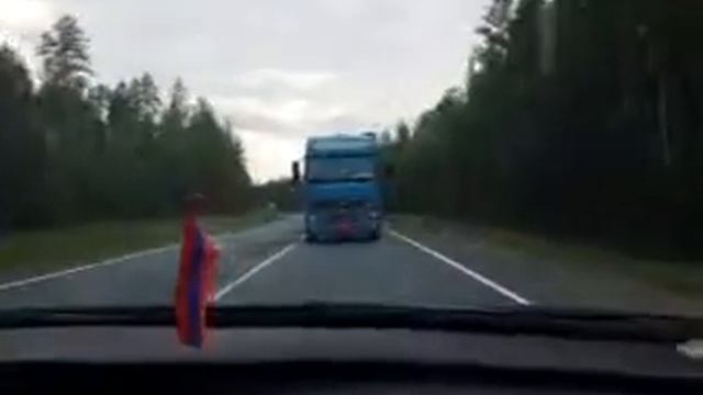 Вольво едет задом!!!))))) смотреть онлайн