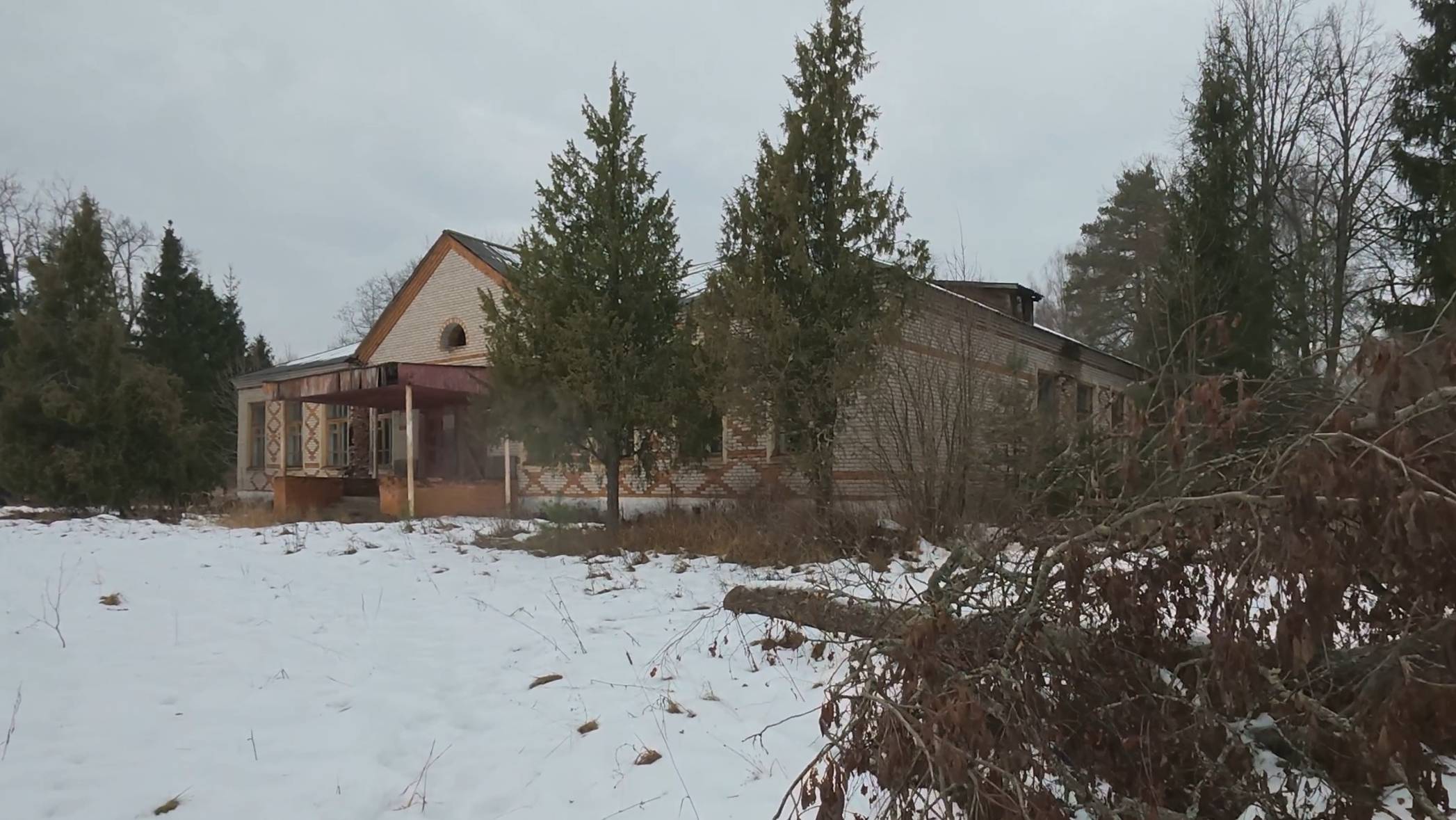 Брошенная школа в Приволье. Руднянский район. смотреть онлайн