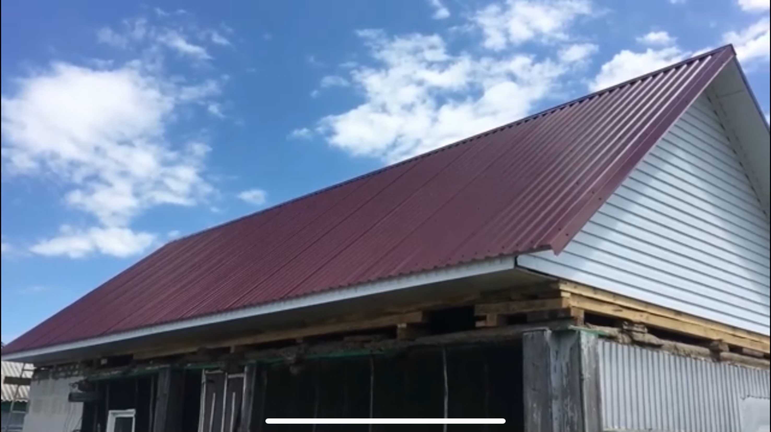 Строим крышу дома/ Просто и надежно/ Металлопрофиль С-20/ Отделка фронтонов сайдингом. смотреть онлайн