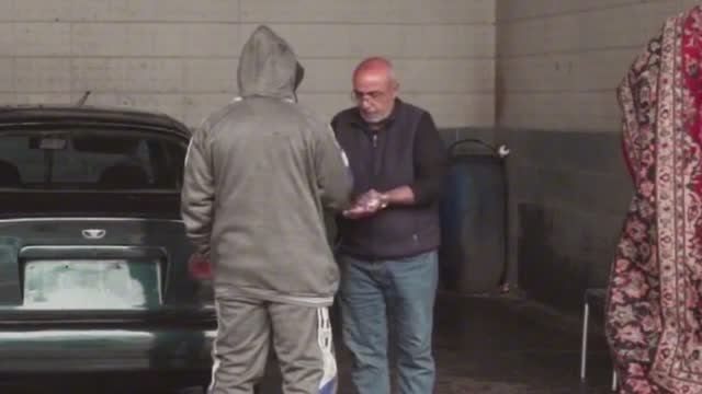 Дядя моет машины РАДИ ДОЧЕРИ! БЕЗЛИКИЙ ПОМОГ! смотреть онлайн