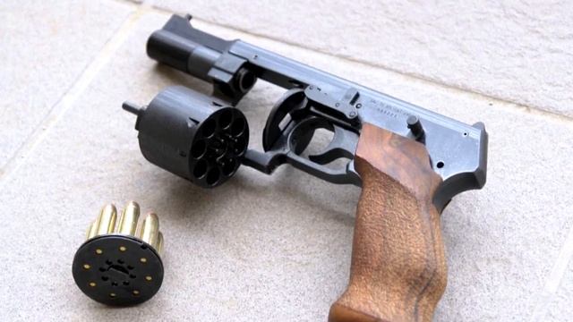 Итальянский восьмизарядный спортивный револьвер. Mateba MTR-8