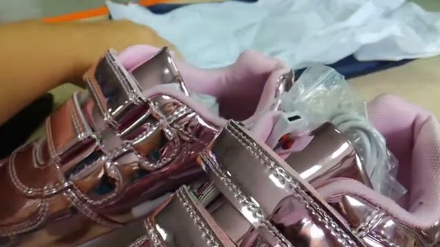 Кроссовки со светодиодами от Фаберлик смотреть онлайн