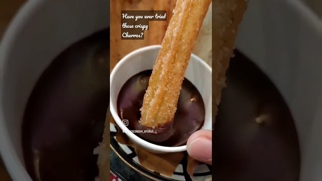 Churros with chocolate Sauce 📍Taco bell #tacobell #shortsvideo #shortsvideo #trending #viral #foodi смотреть онлайн