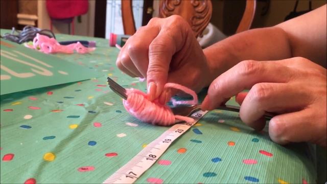 DIY Mini Pom Pom Pets - with yarn! смотреть онлайн