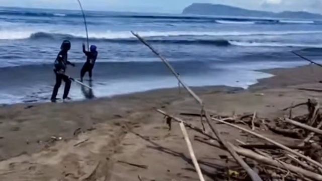 DETIK-DETIK SAMBARAN IKAN BESAR || Mancing pasiran смотреть онлайн