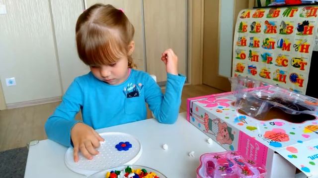 30 Яна своими руками распаковывает подарки / Jana opens gifts from her birthday смотреть онлайн