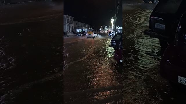 Сильные дожди привели к потопу в Лоо, Сочи. 17.12.24. смотреть онлайн