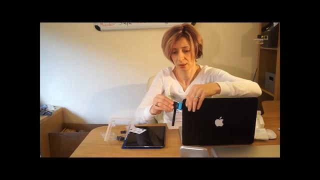 Mountie Unboxing and First Use - MacBook, MacBook Pro and 10.5 iPad Pro смотреть онлайн