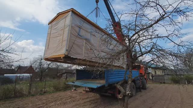 Деревянная бытовка на дачу, заказ и разгрузка - производители бытовок в Московской области смотреть онлайн