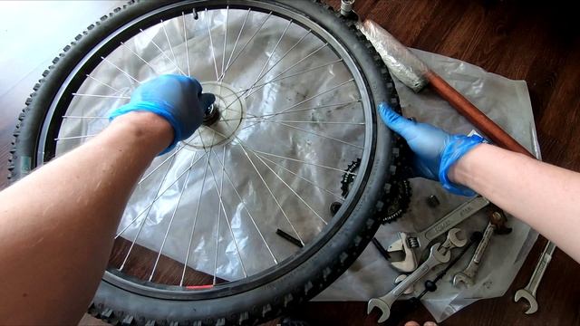 Ремонт велосипеда. Переборка втулки заднего колеса. смотреть онлайн