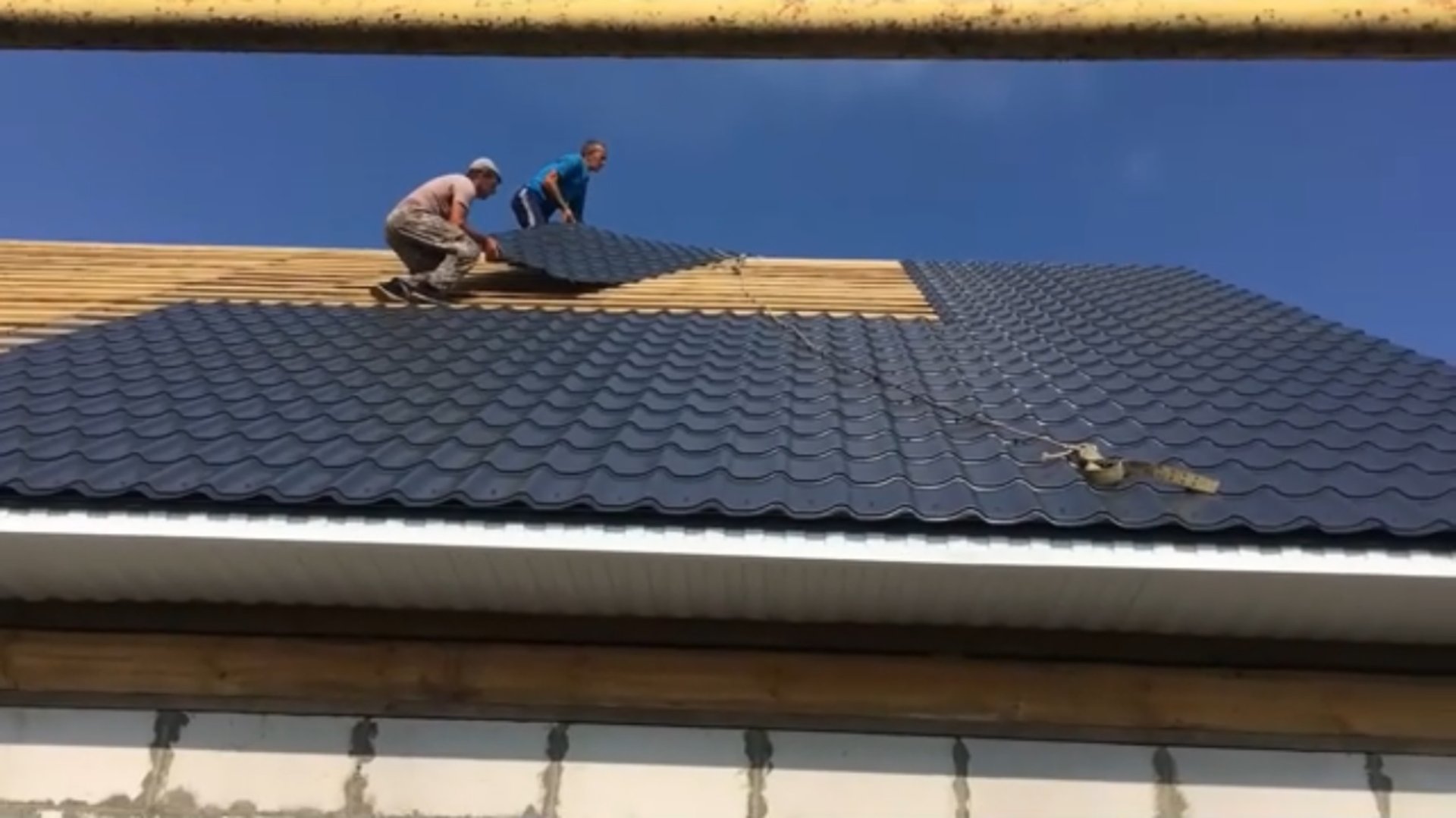 Строим большую крышу на новом доме / Кровля металлочерепица/ Отделка фронтонов металлосайдинг. смотреть онлайн