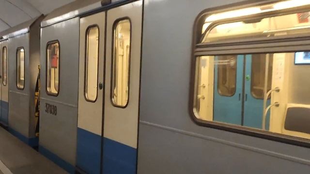 Ока отправляется со станции Третьяковская смотреть онлайн