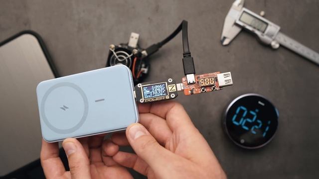 Apple Magsafe Battery Pack vs Anker 622 MagGo смотреть онлайн