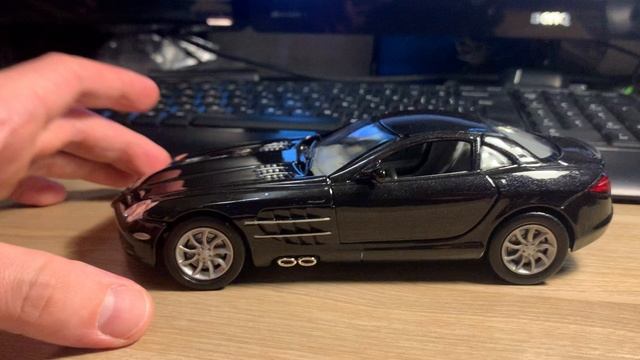 Обзор модели Mercedes-Benz SLR McLaren в масштабе 1/24 от Motormax смотреть онлайн
