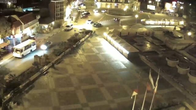 Вебкамера "Площадь Советская". Запись 26.10.2017 19:00:03 смотреть онлайн
