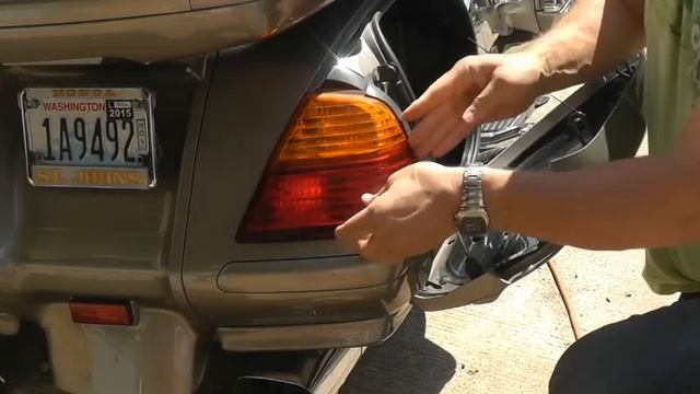 Changing to LED Brake Lights Honda Goldwing смотреть онлайн