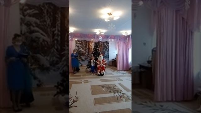 Новогодний утренник в саду. Стихотворение деду морозу.