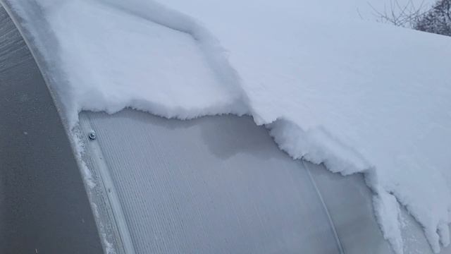 Зачем заполняю колодец снегом❄️Генеральная уборка🧹Чищу теплицу❄️Кормлю птиц🐦 смотреть онлайн