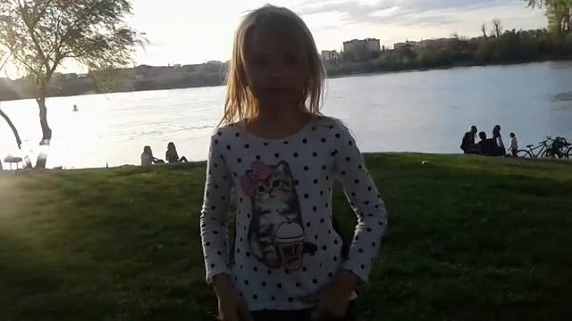 Играем с моей собакой дрисируем и играем смотреть онлайн