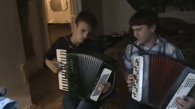 Катькина Олея - Танкист (Жуки кавер) смотреть онлайн