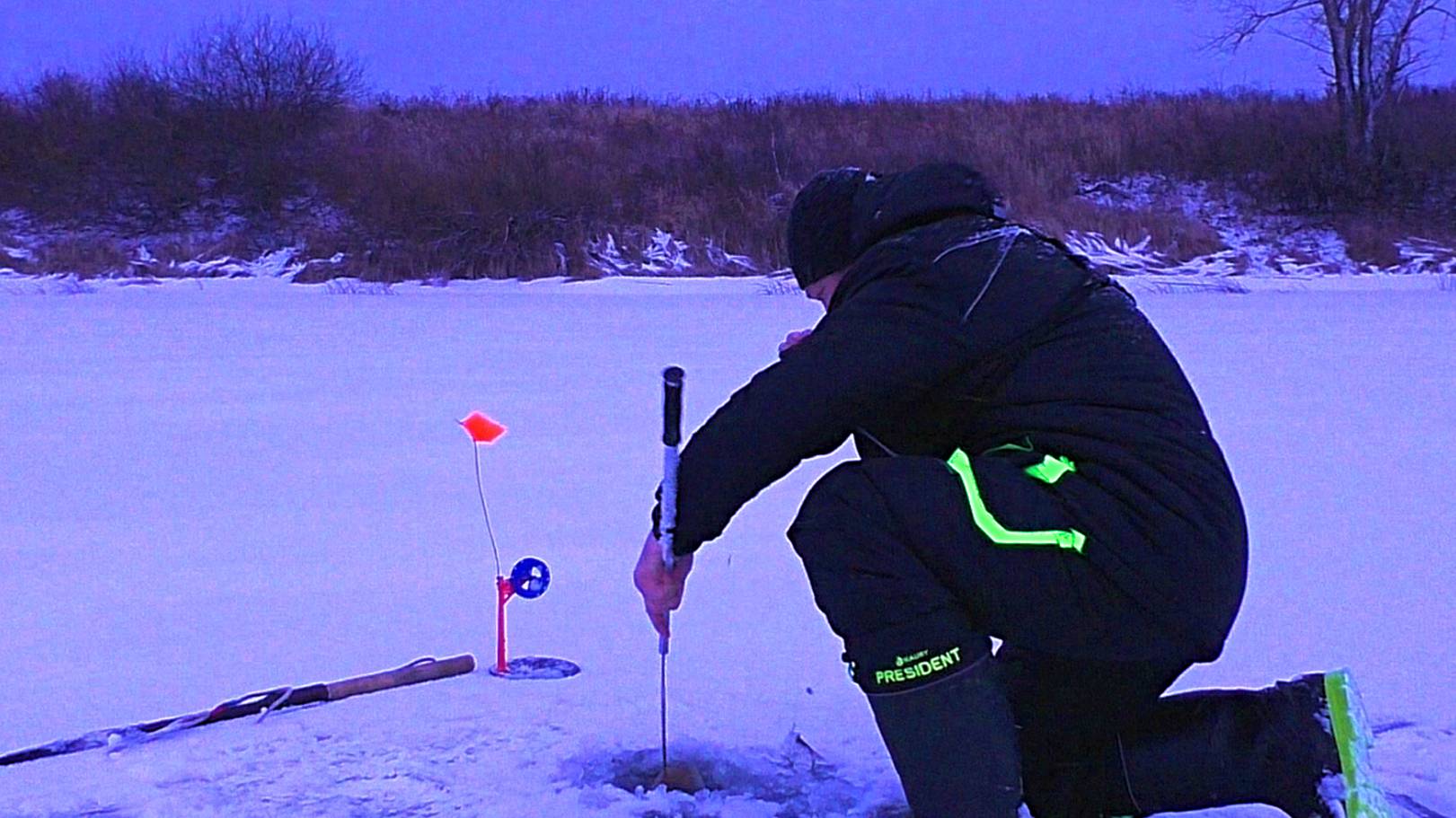 Зимняя рыбалка на жерлицы 2024-2025! Ловля щуки зимой! Рыбалка на безмотылку! смотреть онлайн