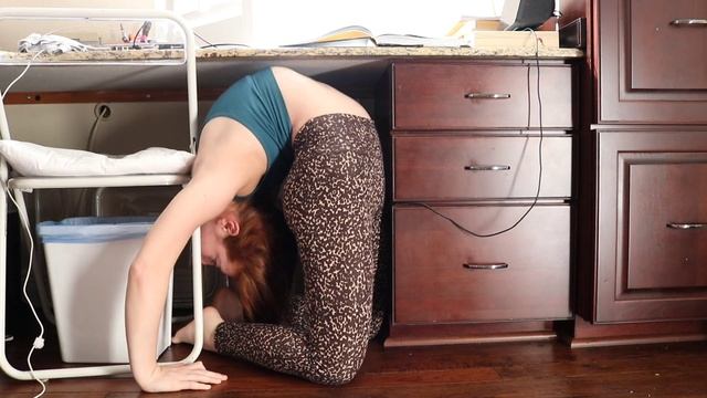 FITTING INTO SMALL PLACES BENDY GIRL// Dossier смотреть онлайн