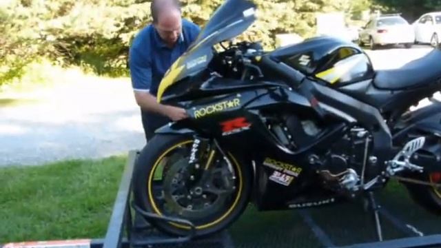 750cc Suzuki bike crazy sound (high revs) смотреть онлайн