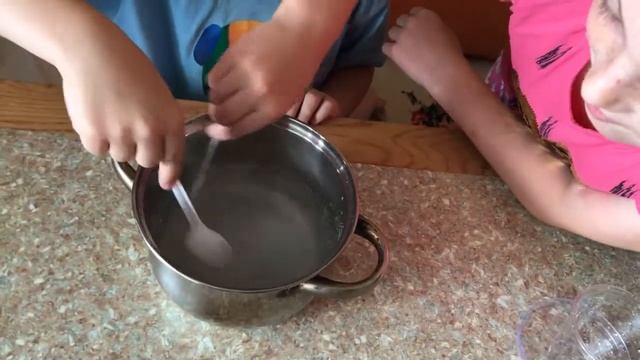 Жуйка для рук. Як зробити вдома. Хімічний експеримент. Починаємо ! Частина 1 смотреть онлайн
