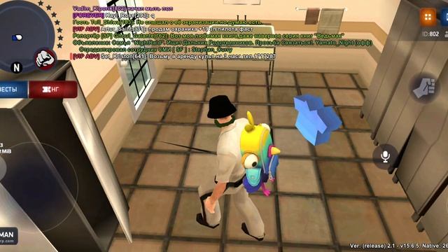 Мыл пол в раздевалке