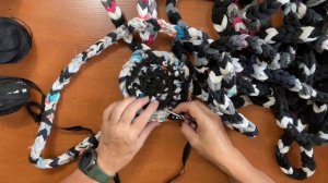 Коврик из старых носков связанный на двух пальцах. Два способа сшивания. Подробно.