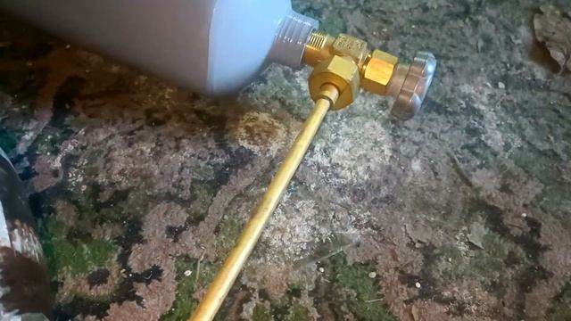 Перекачиваю АРГОН с большого в маленький баллон смотреть онлайн