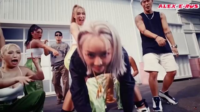 Boostereo ft. The Trendy - Me And My Broken Heart (Dj Колючка Remix) смотреть онлайн