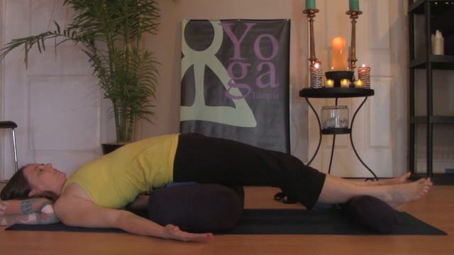 On the mat with Cat at Yoga Temple смотреть онлайн