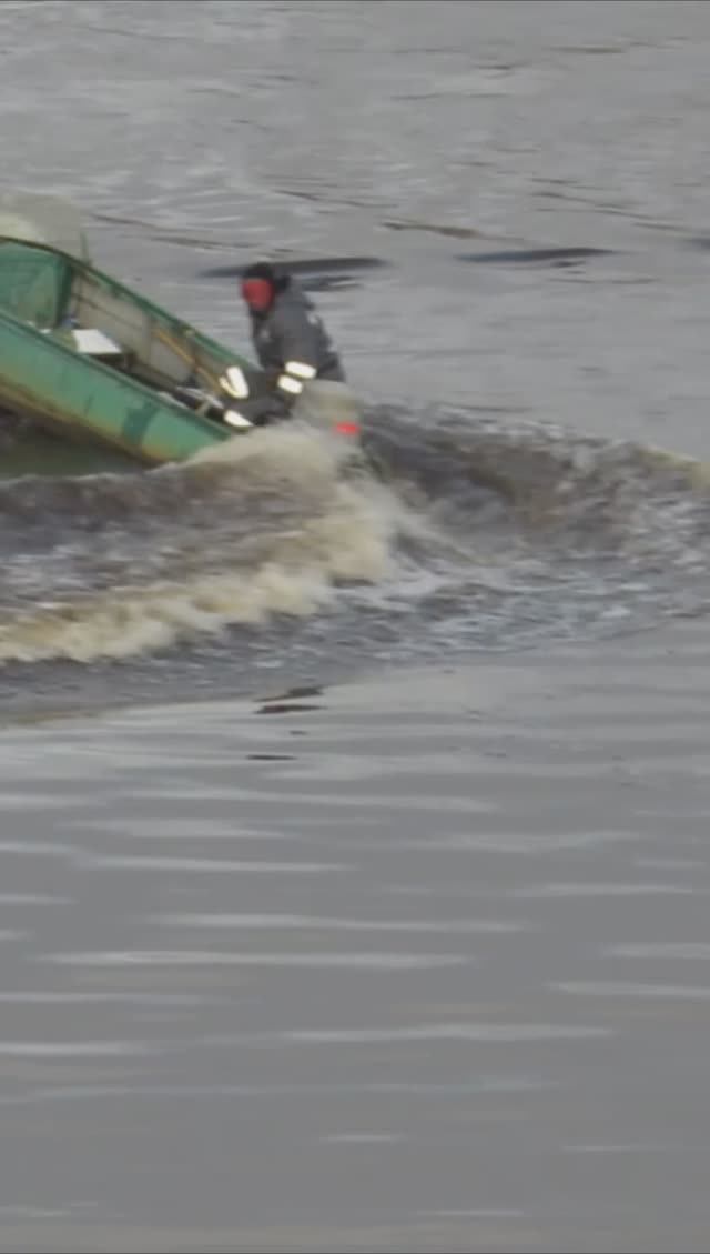 гоняю на Казанке с мотором Вихрь30.#shorts смотреть онлайн