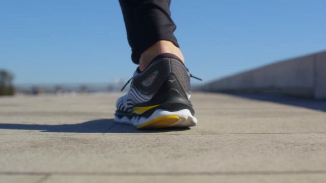 Wave Sky 6 - Mizuno® смотреть онлайн
