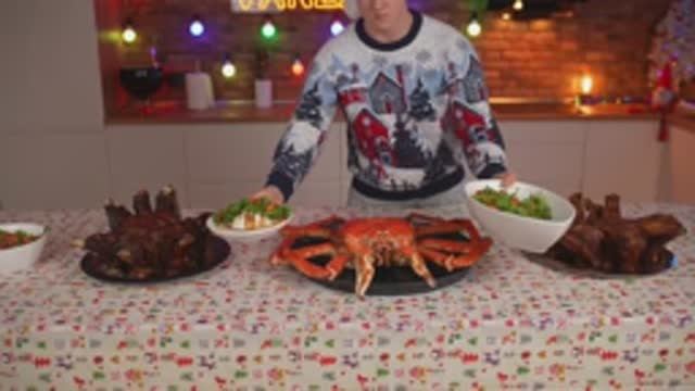 САМЫЙ ДОРОГОЙ НОВОГОДНИЙ СТОЛ/ИКРА УЛИТКИ, КАМЧАТСКИЙ КРАБ.. смотреть онлайн