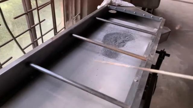 work of vibrating installation video 1 of 2 / Робота виброустановки, пересеевателя, - продолжение смотреть онлайн